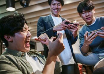 Meta Moves and Money Plays: How Online Strategy Games Influence Real-Life Risk Decisions