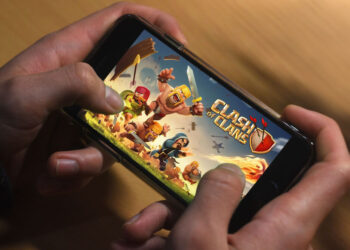 How to Rush a Clash of Clans Base Without Harming Progress?