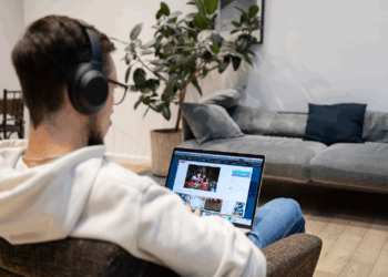 Development of Live Streaming Technologies: From Webinars to Interactive Shows