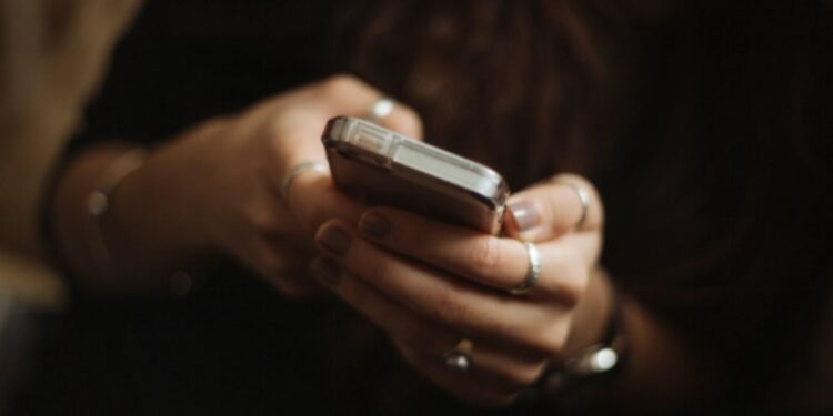 8 Right UK Mobile Casino Apps for Playing on the Go