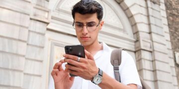 Can Travelers Use an eSIM to Stay Connected Across APAC Cities in Asia?