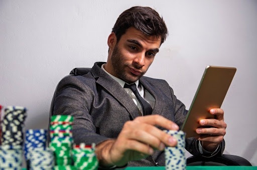 From Card Decks to Card Tables: Why Strategy Gamers Are Exploring Online Casinos